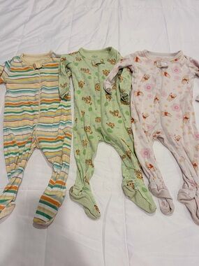 Disney Baby Footed Sleeper Bundle 6-9M Winnie the Pooh & Tigger Pajamas Set of 3